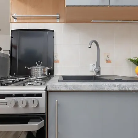 Metro Kabaty Lovely By Renters *