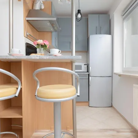 Metro Kabaty Lovely By Renters Apartmán *