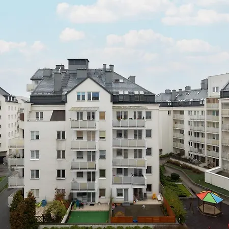 Metro Kabaty Lovely By Renters Apartment Warsaw