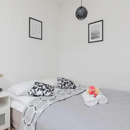 Metro Kabaty Lovely By Renters Appartamento Varsavia